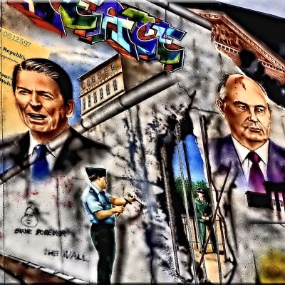 Reagan-Gorbachev: "Tear down this wall!"